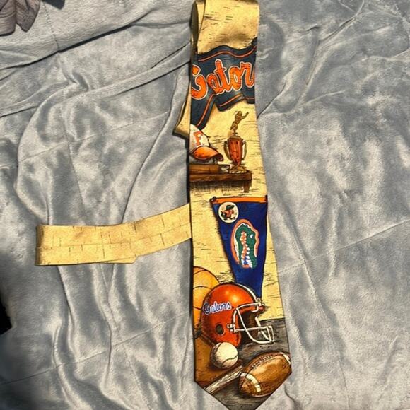 NWT University of Florida gators eagle wings tie‎ 100% silk - Picture 1 of 6